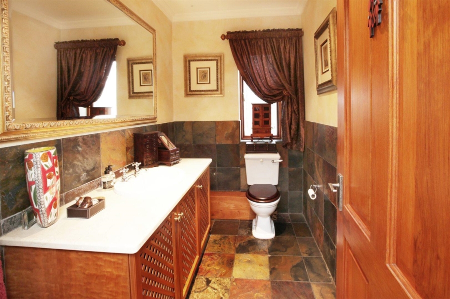 5 Bedroom Property for Sale in Welgemoed Western Cape